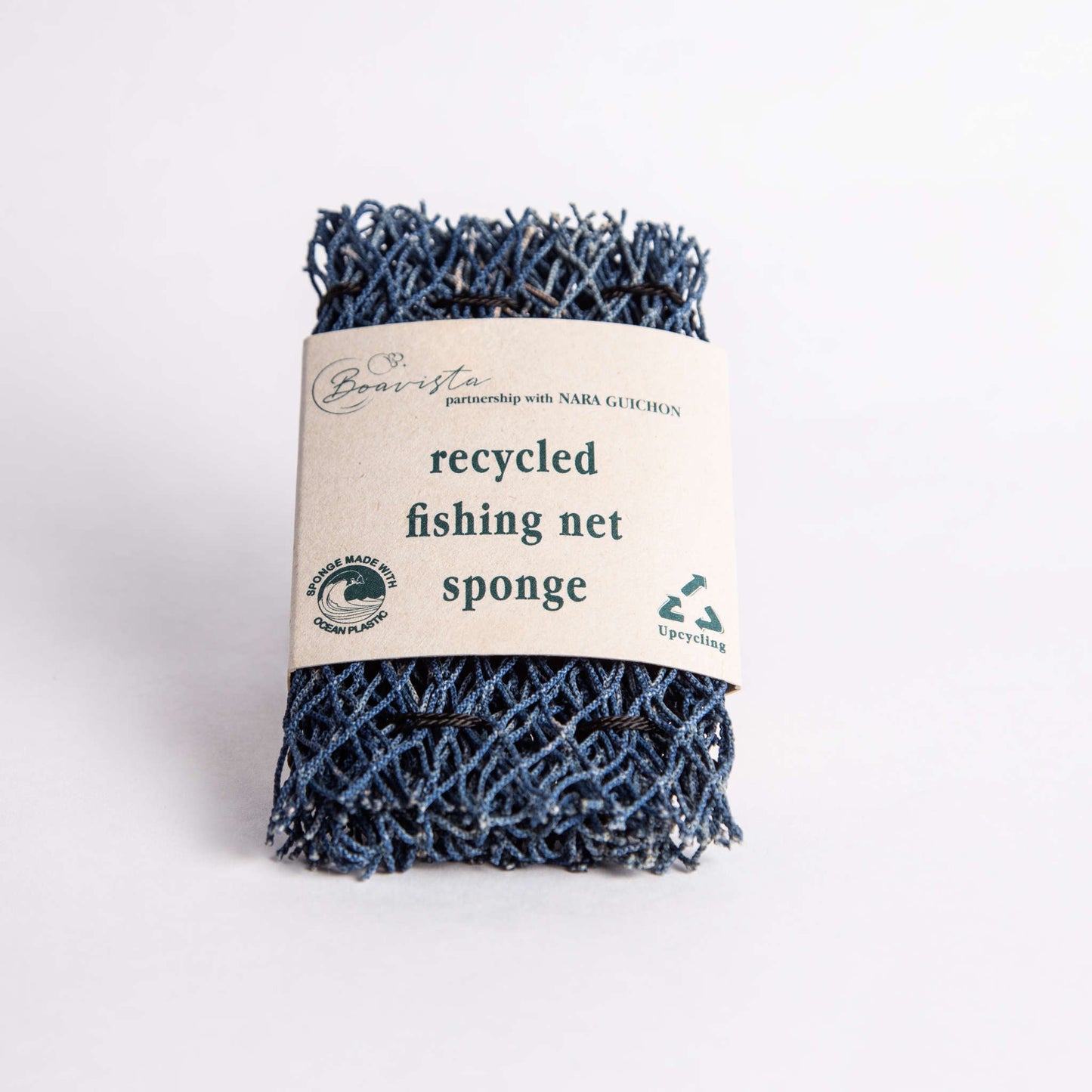 Washing-up sponge made of recycled fishing net