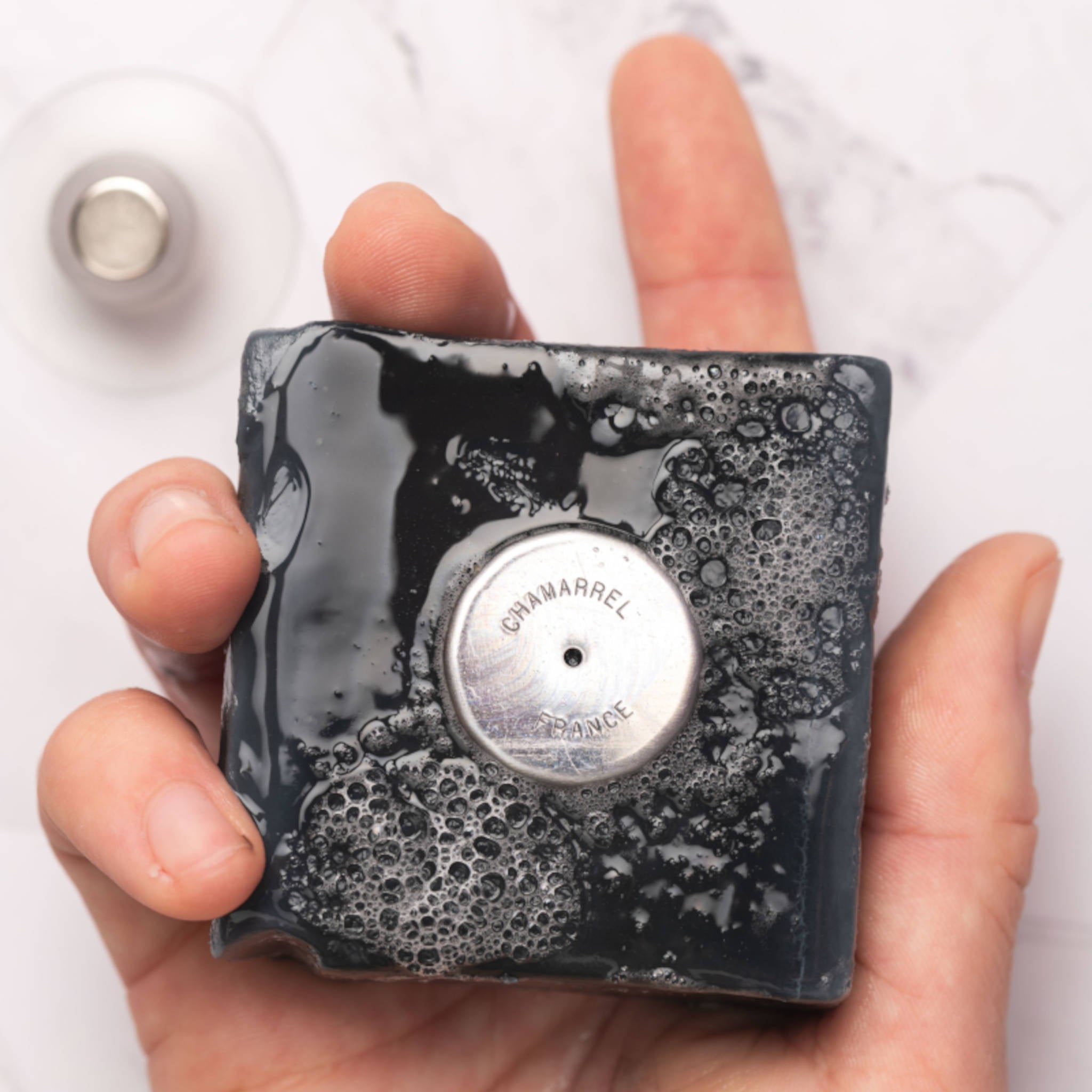 kapsel til magnetisk sæbeholder til væg