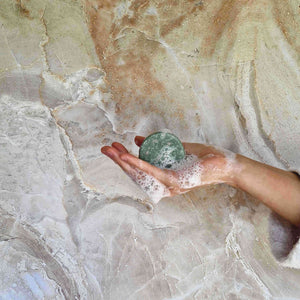 Shampoo bar mod skæl – til sensitiv hovedbund med tea tree & rosmarin - Conscious.dk