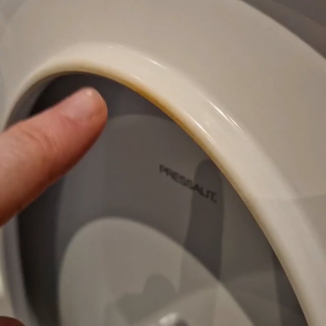 rengøre toilet med natron